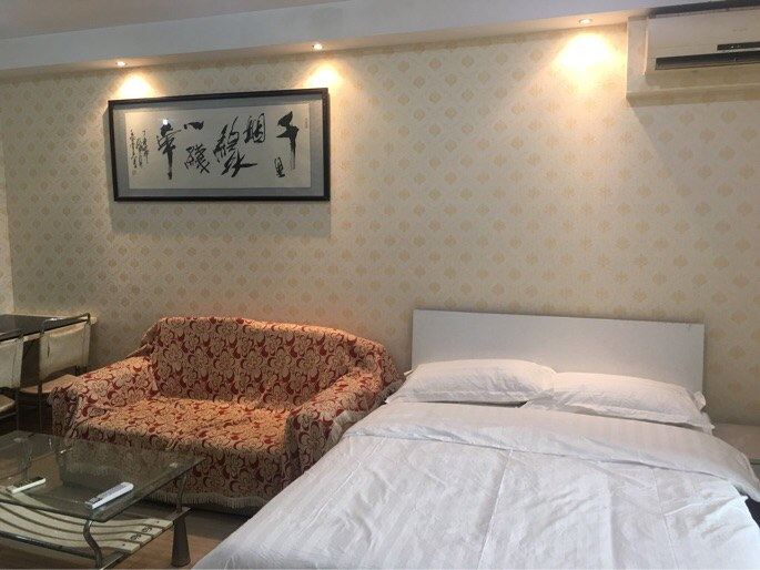 普通双人床
