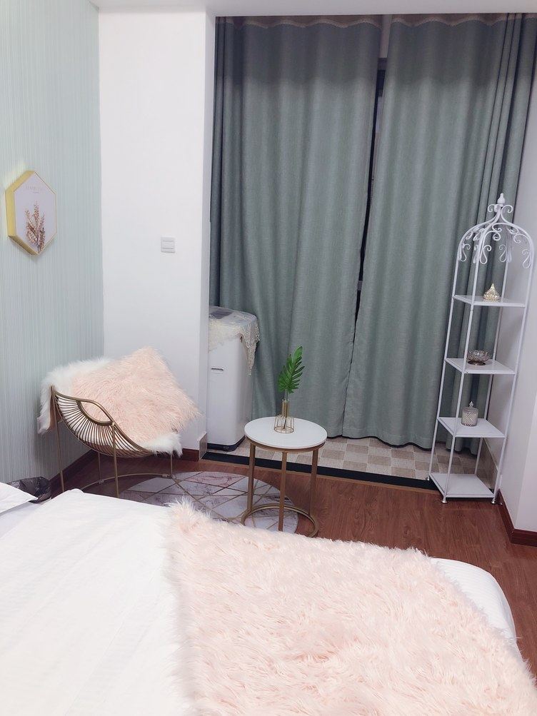 温馨影院房