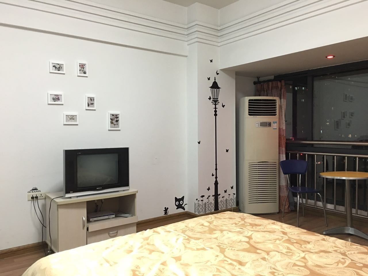 精致湖景房