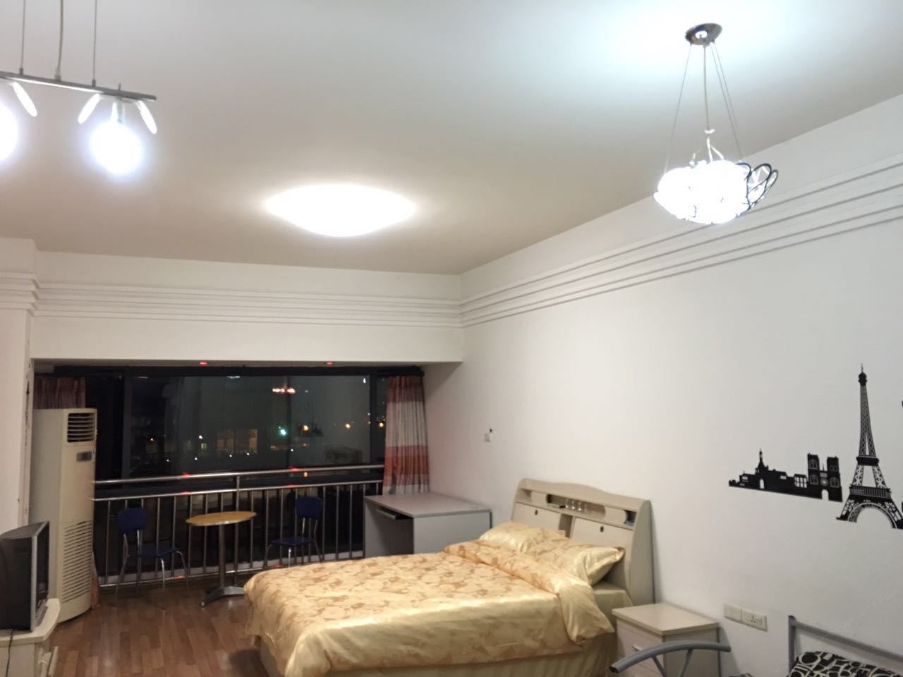 精致湖景房