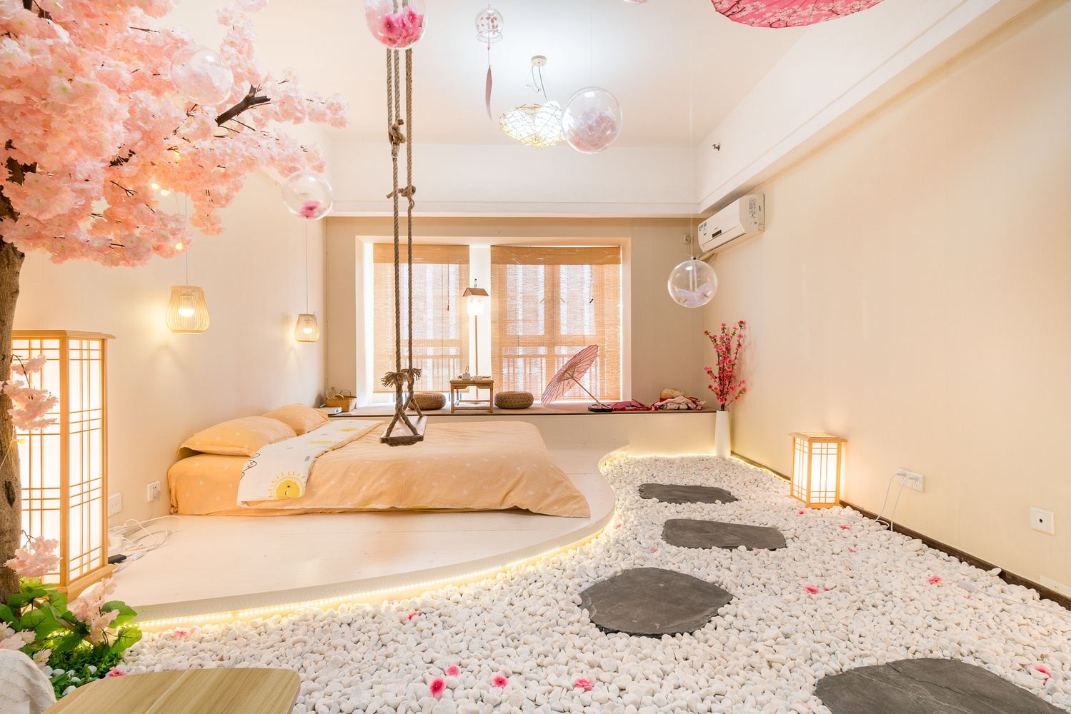 樱花一室大床房