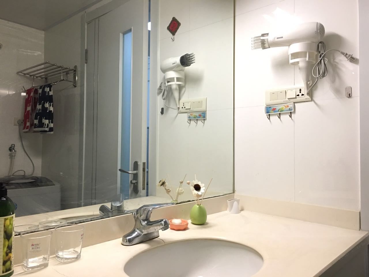 精致湖景房
