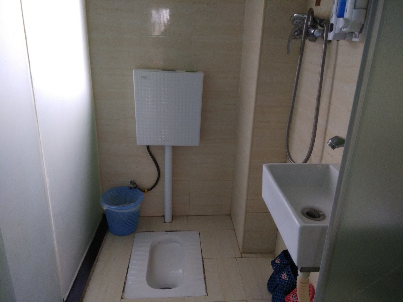 电动圆床房