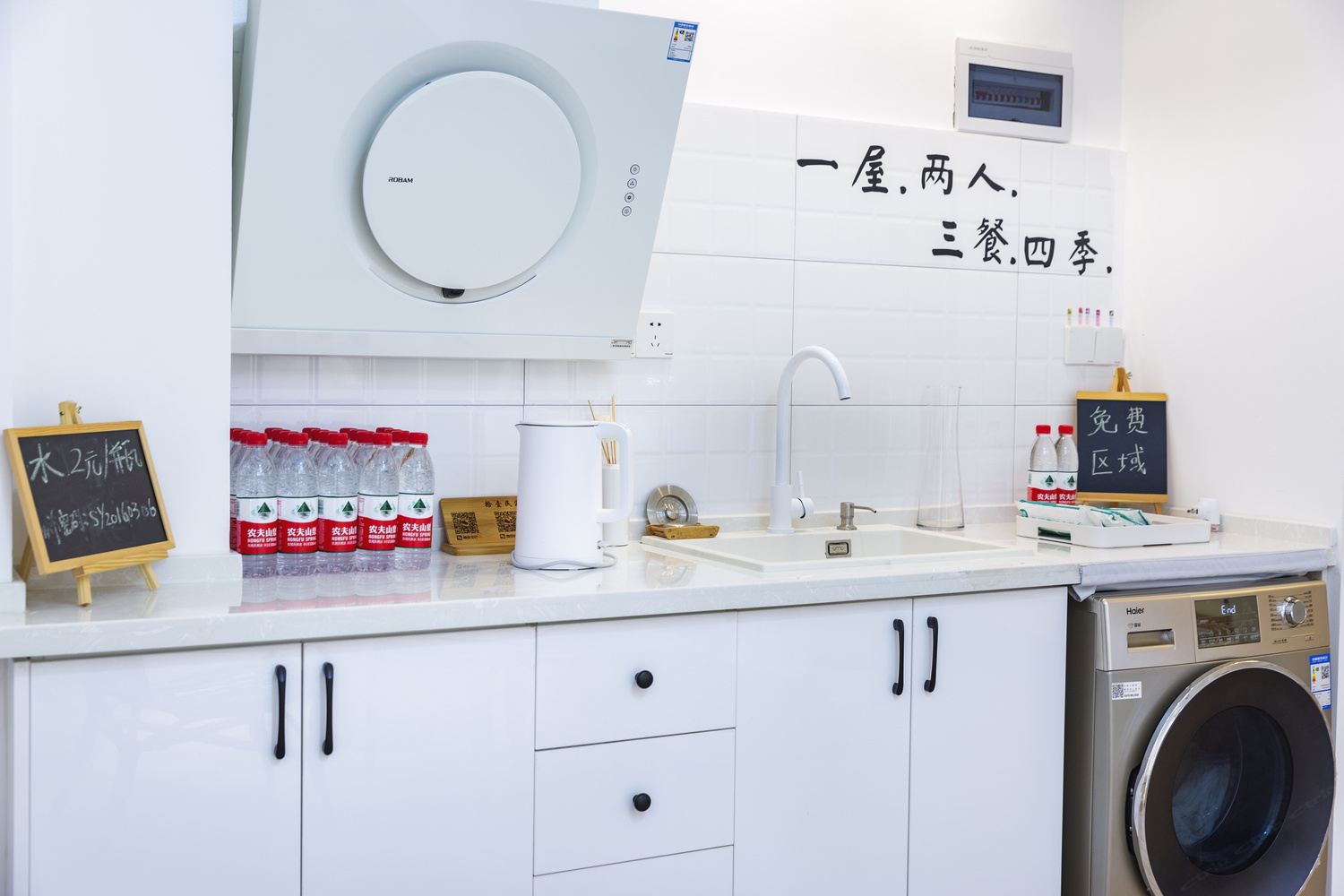 情侣一室大床房
