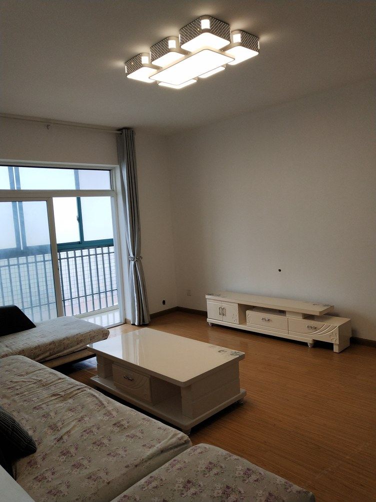 温馨三室二厅套房