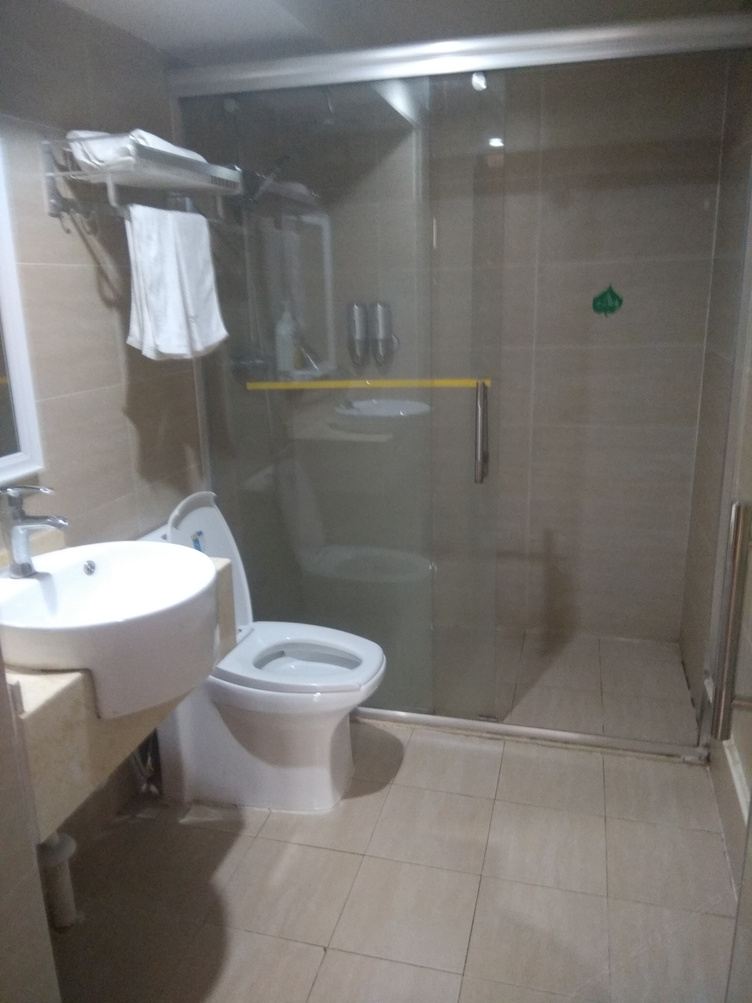 温馨湖景大床房