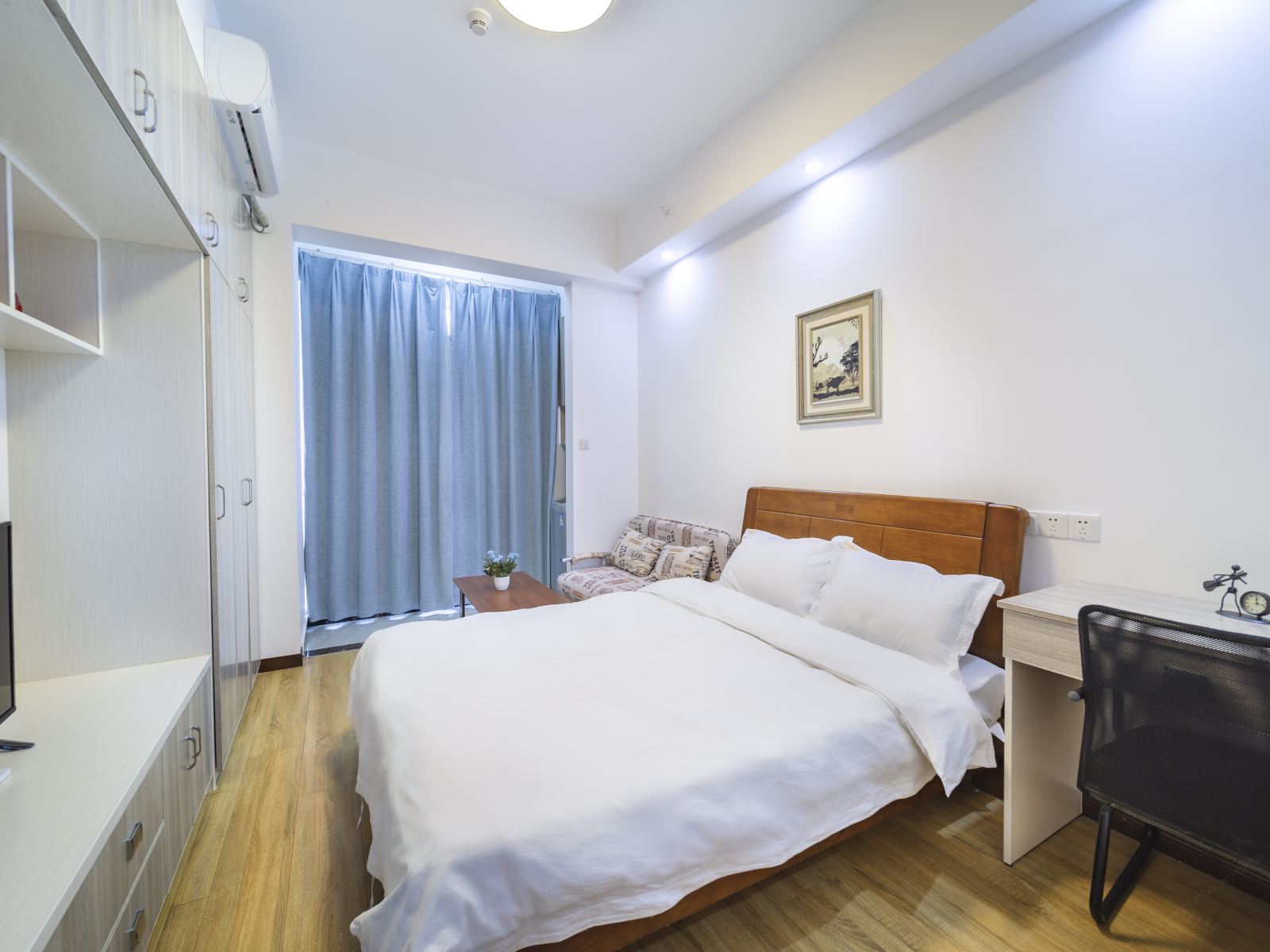温馨小居豪华大床房