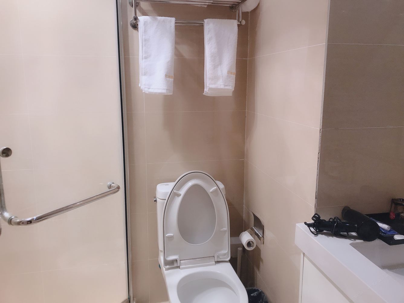 豪华湖景大床房
