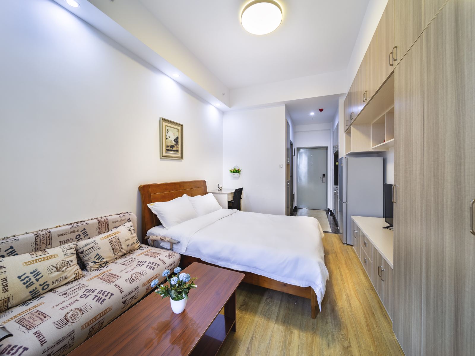 温馨小居豪华大床房