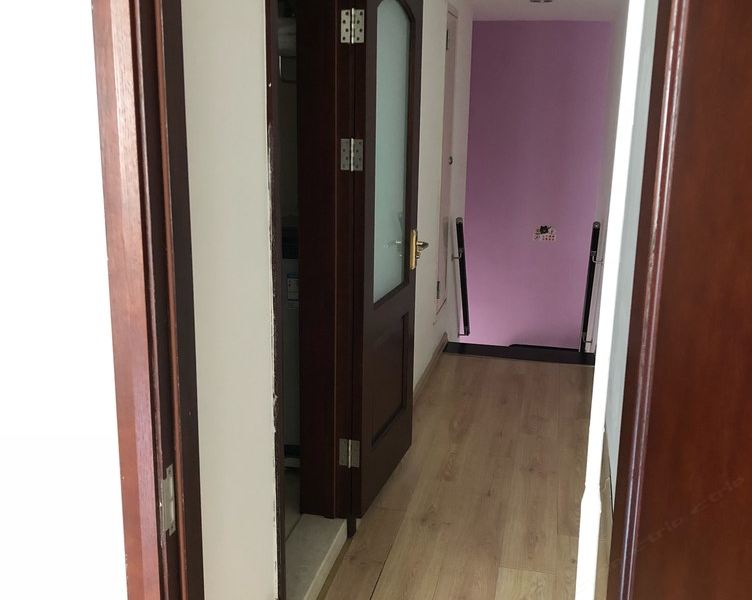 hotelPic