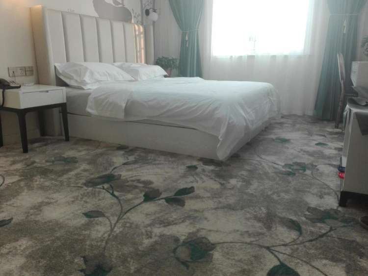 阳光大床房