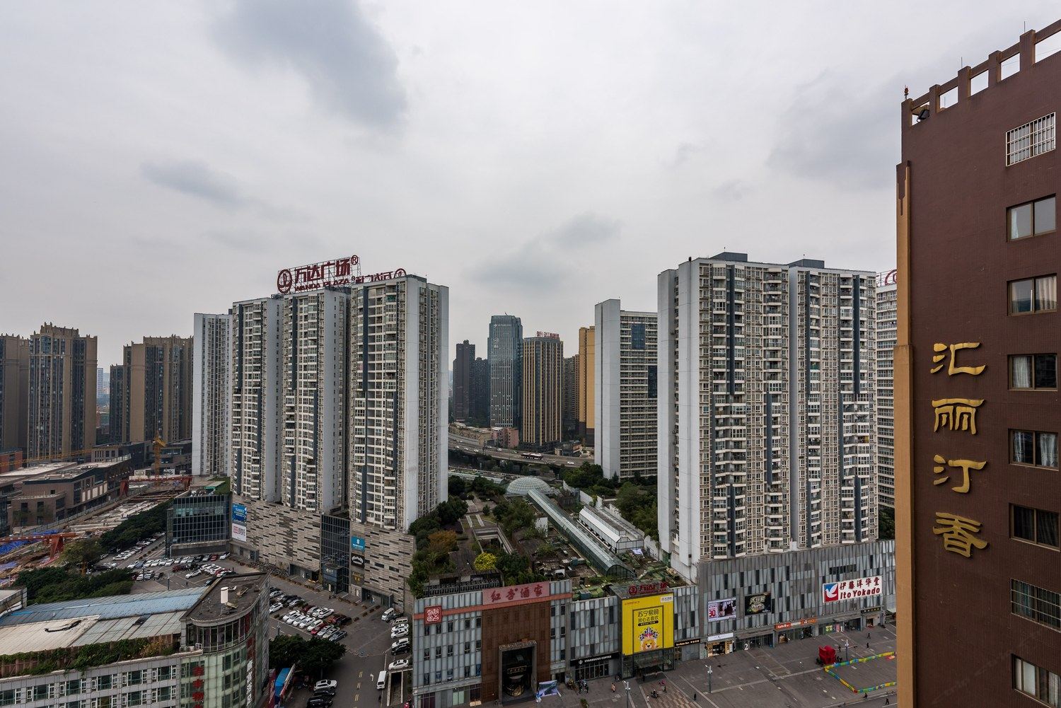 成都万达嘉年华公寓(寿望山陵园分店)
