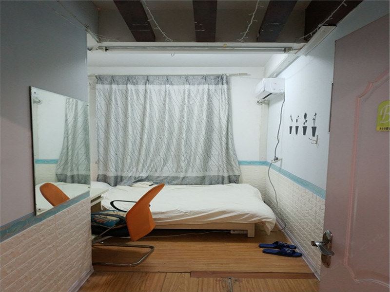 阳光大床房