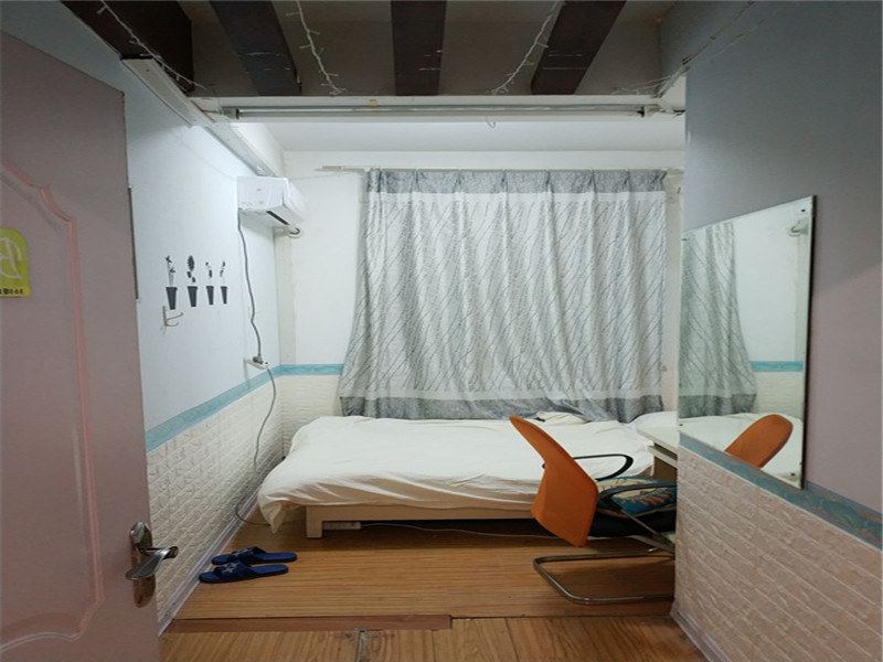 阳光大床房