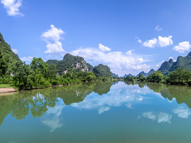 桂林阳朔遇龙河风光