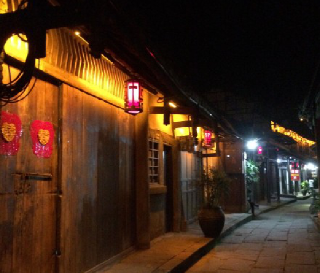 古街古巷,青石地板,它被认为是成都"最美"夜景,你去过