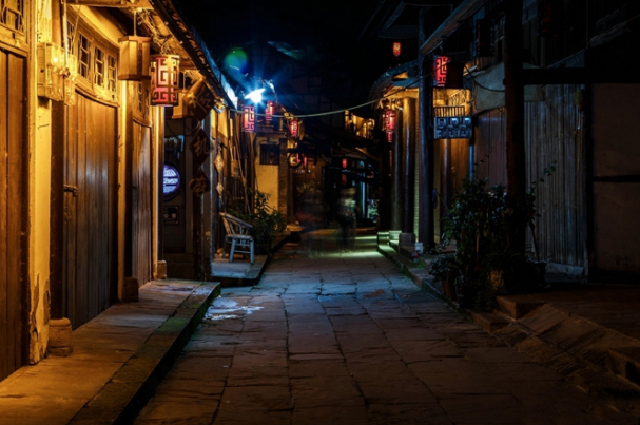 古街古巷,青石地板,它被认为是成都"最美"夜景,你去过