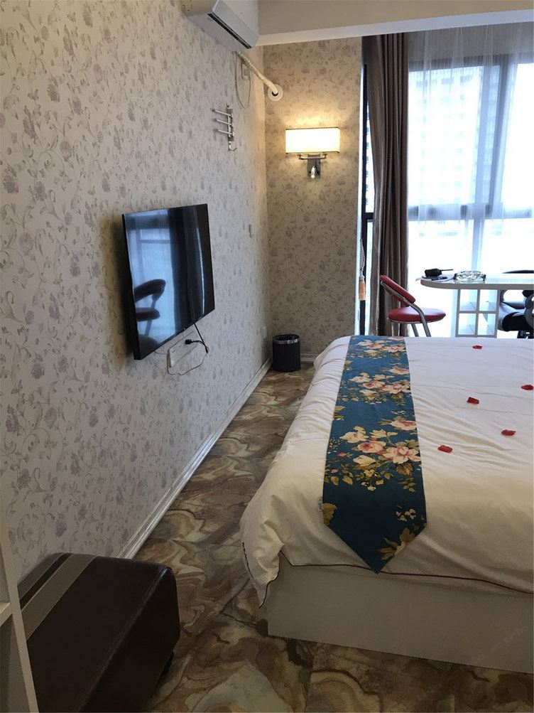 现代大床房