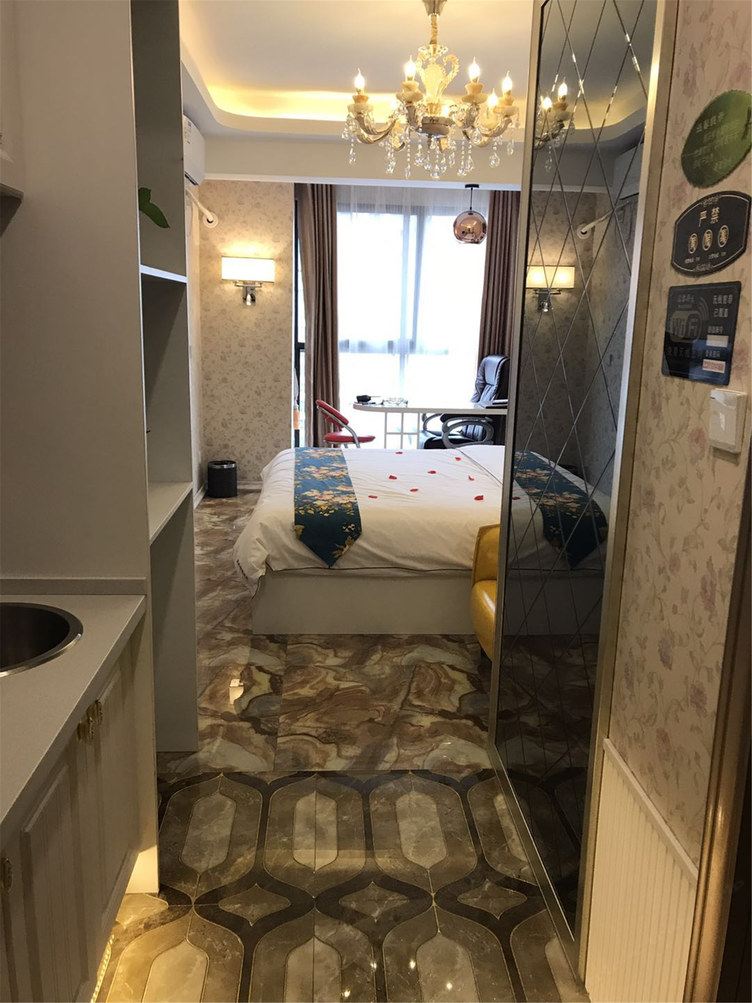 现代大床房