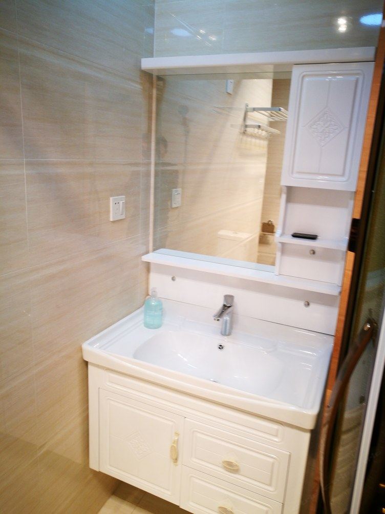 温馨二室大床房