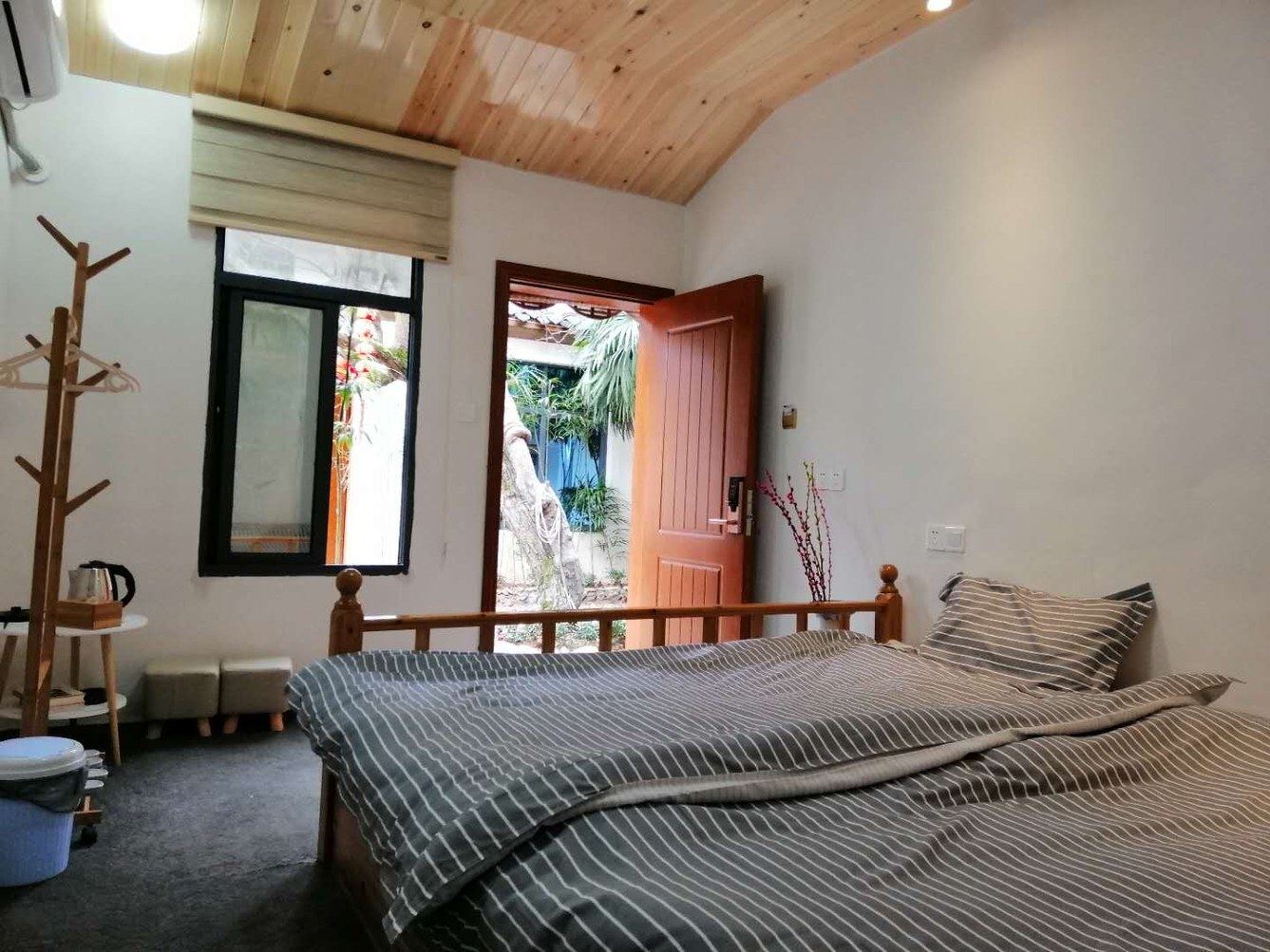 榻榻米一室榻榻米房