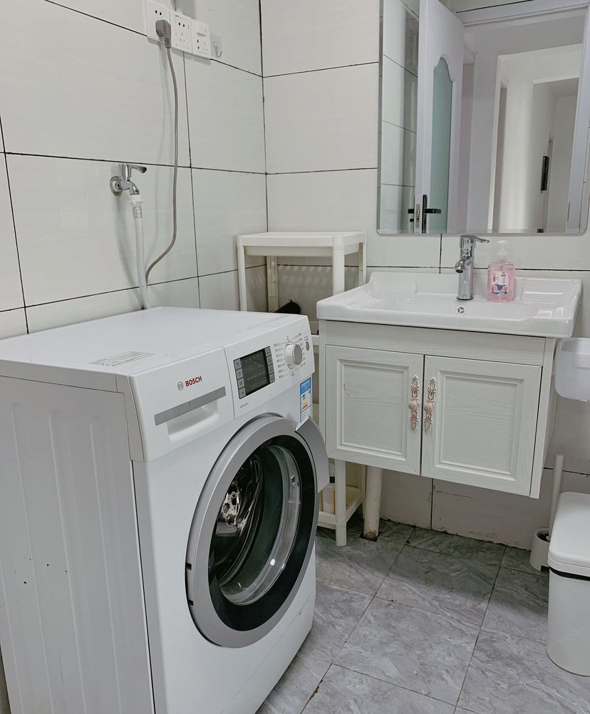 阳台一室一厅套房