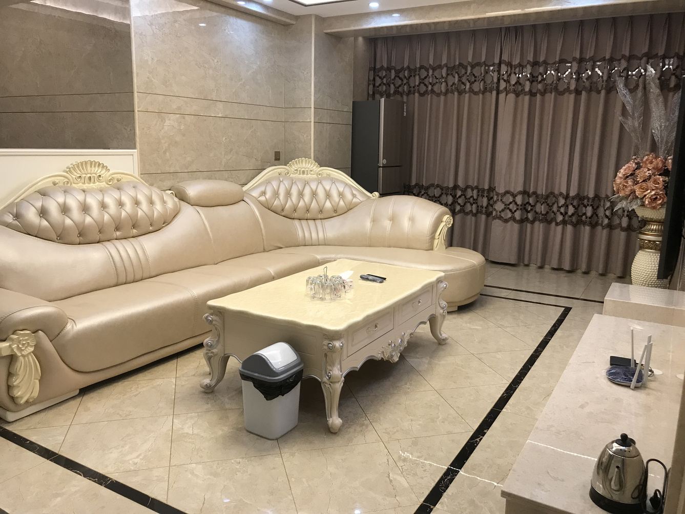 阳光三室一厅套房