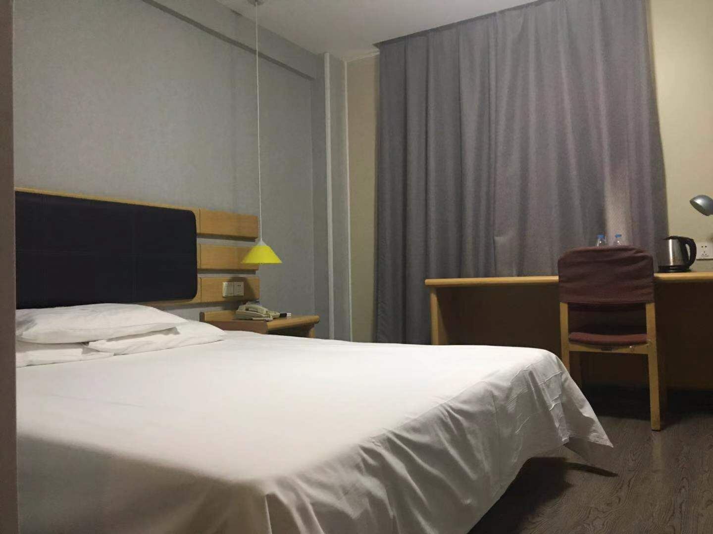 商务大床房