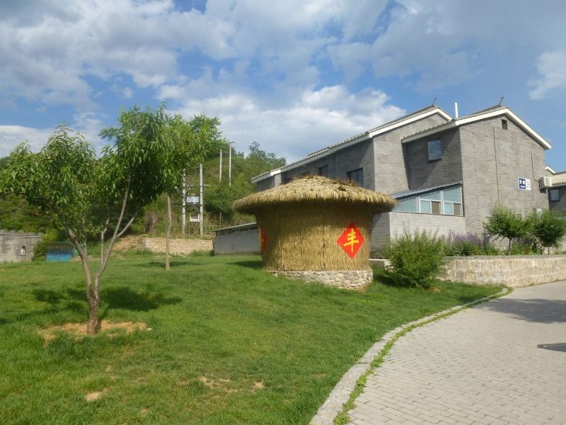 青草溪间特色民宿(北京司马台村分店)