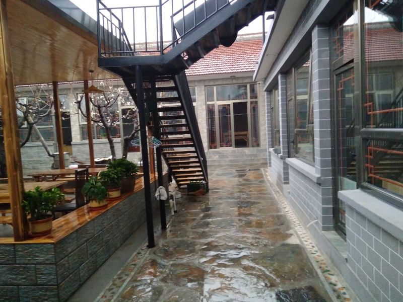 北京慕田峪长城边红太阳客栈(卧佛假日龙吧分店)