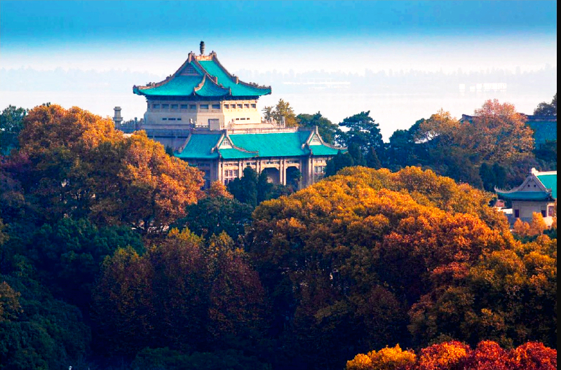 琼楼玉宇,智慧和知识的殿堂--武汉大学老读书馆秋景