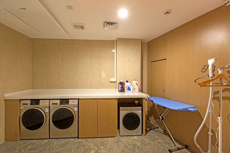 hotelPic