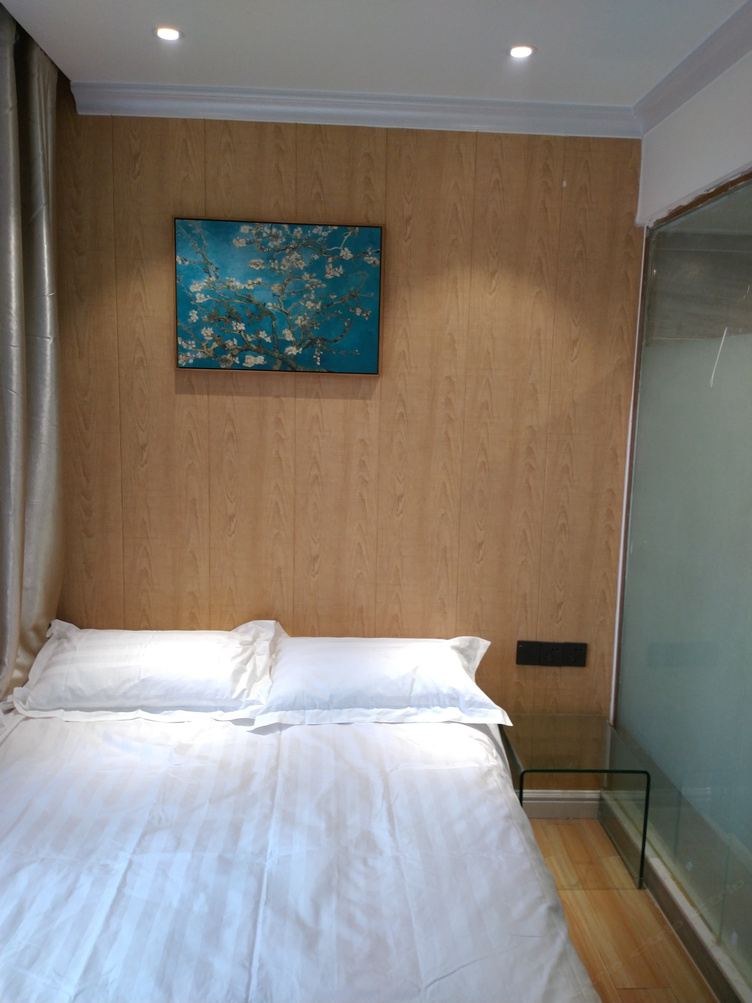 阳光大床房