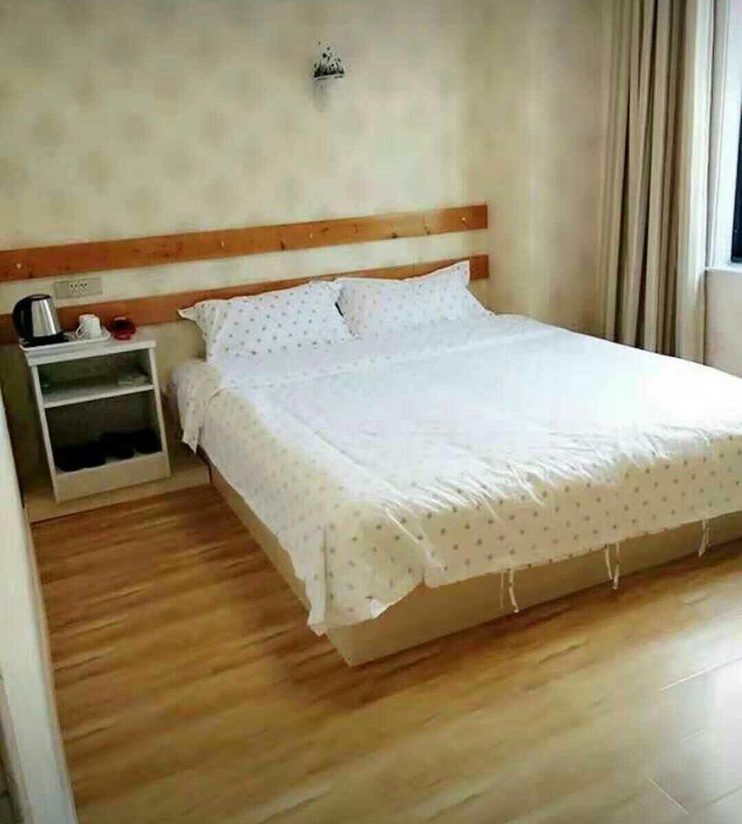 豪华大床房