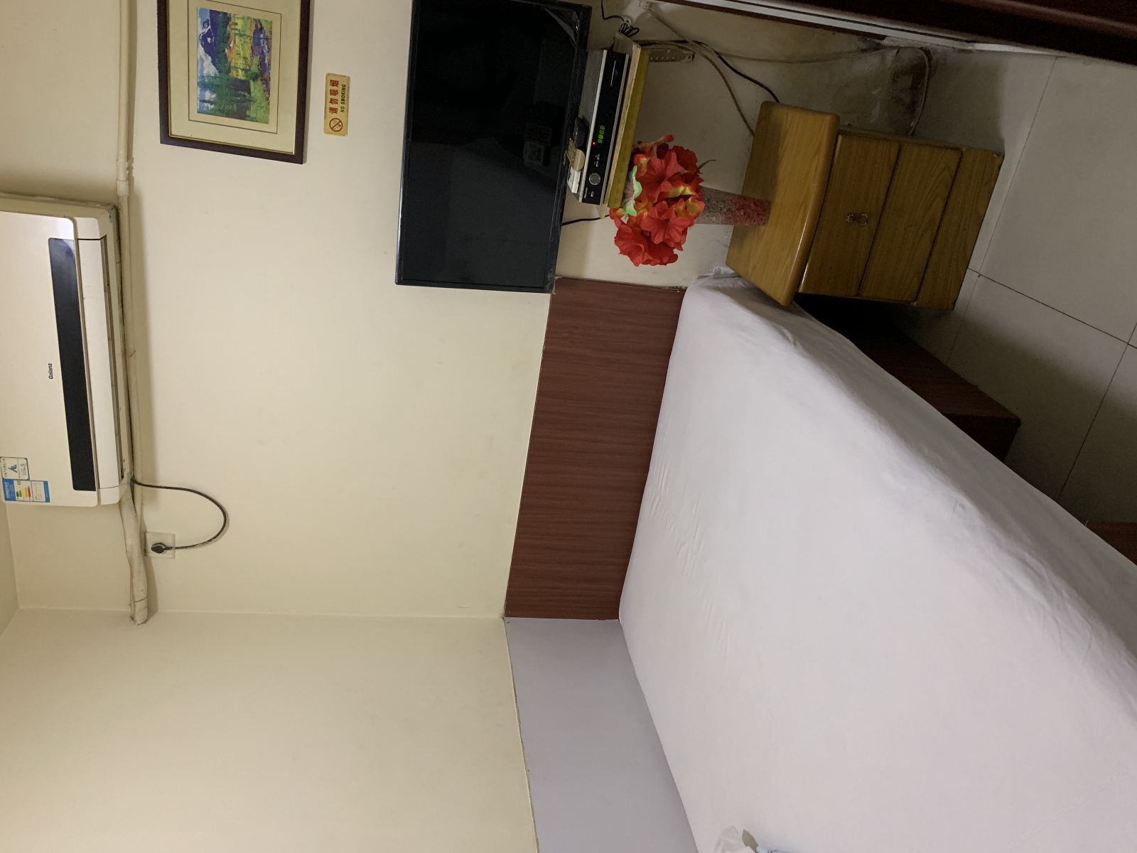 单人间(无窗)(公共卫浴)