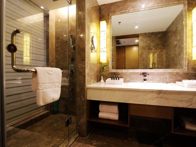 hotelPic