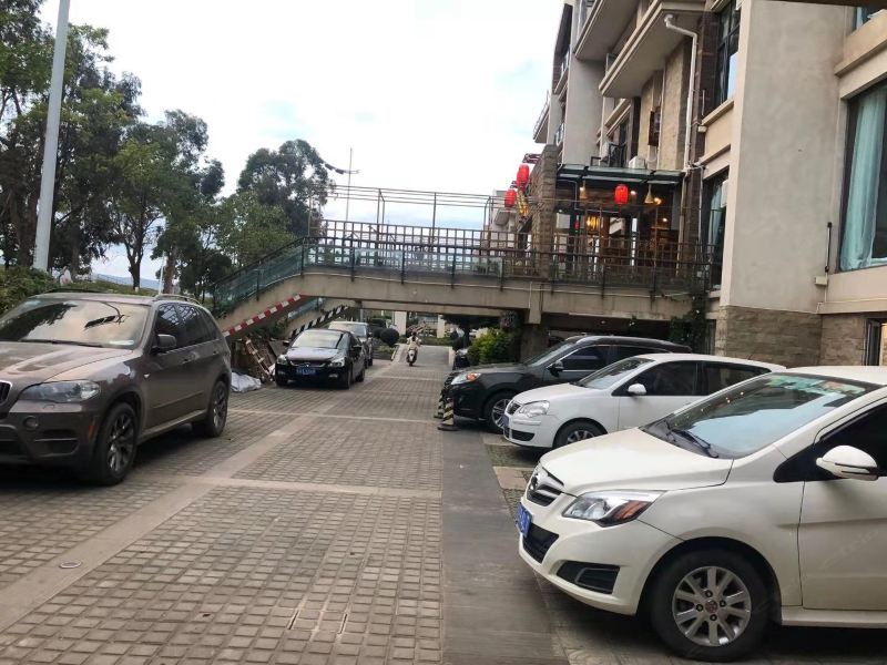 hotelPic