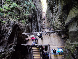 張家界天門(mén)山玻璃棧道旅游團(tuán)報(bào)價(jià)2021_張家界天門(mén)山玻璃棧道旅游團(tuán)報(bào)價(jià)自由行_張家界天門(mén)山玻璃棧道旅游費(fèi)用