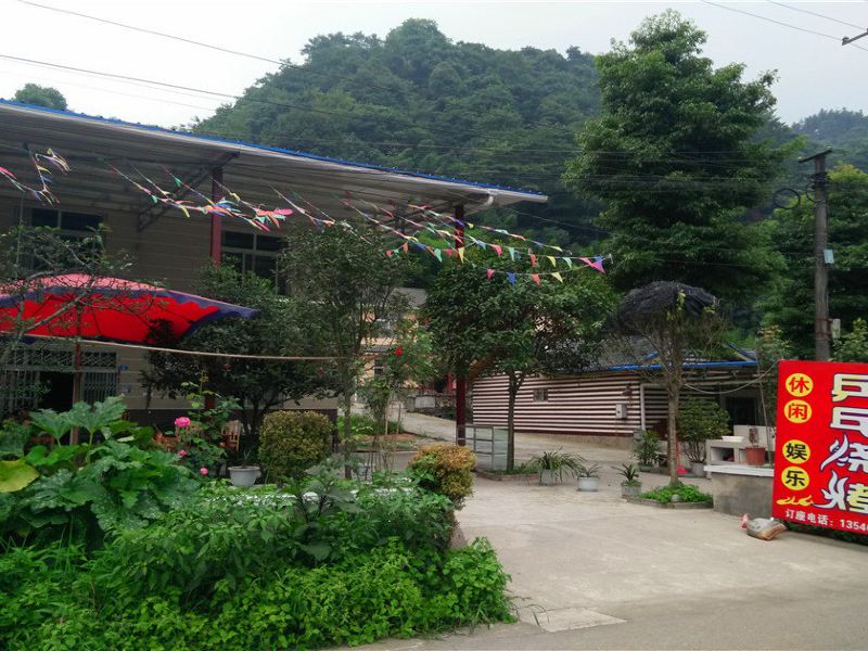 彭州小鱼洞乒乓烧烤农家乐