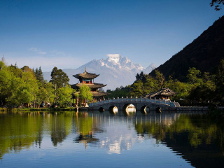 云南香格里拉最佳旅游路線_云南香格里拉游花多少錢_到云南香格里拉旅游報團(tuán)價格