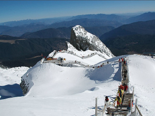 云南香格里拉最佳旅游路線_云南香格里拉游花多少錢_到云南香格里拉旅游報團(tuán)價格