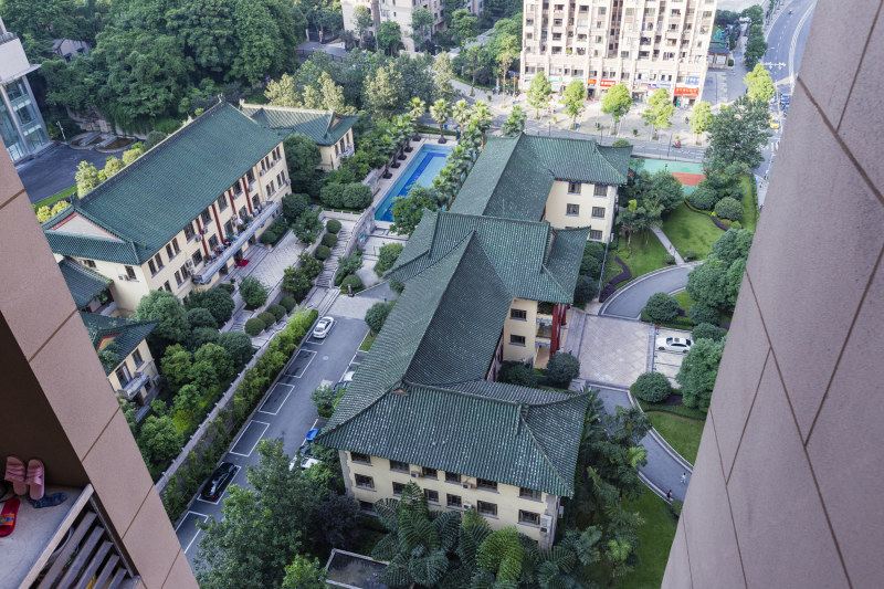 重庆明媚.康康公寓(花半里路分店)