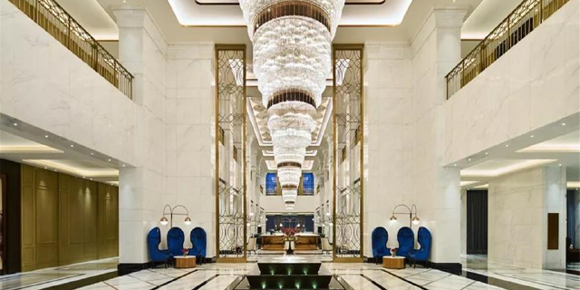 宿汉南绿地铂瑞酒店,含2大1小自助早餐,入住首