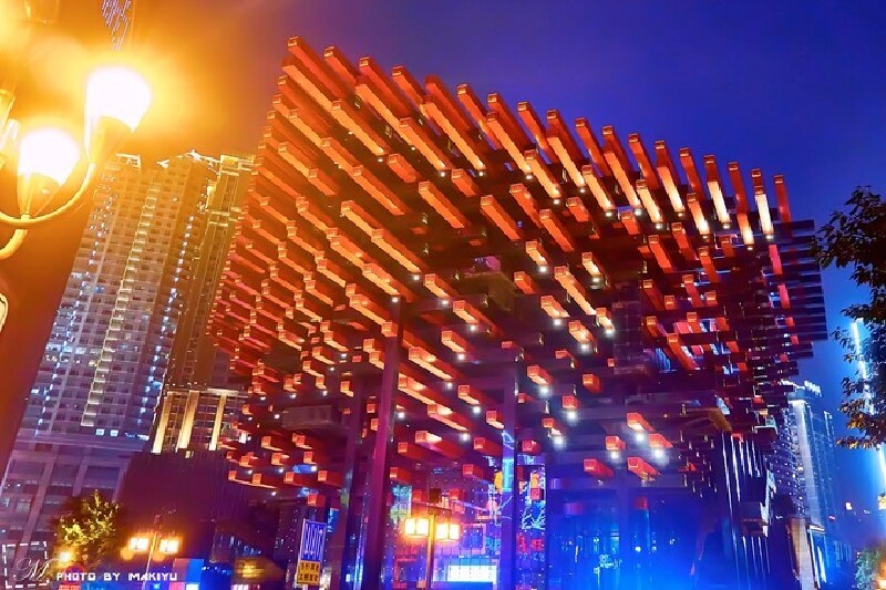 中国 传统的民族风格,体现浓厚的巴渝文化,老剧院的一些元素将得以