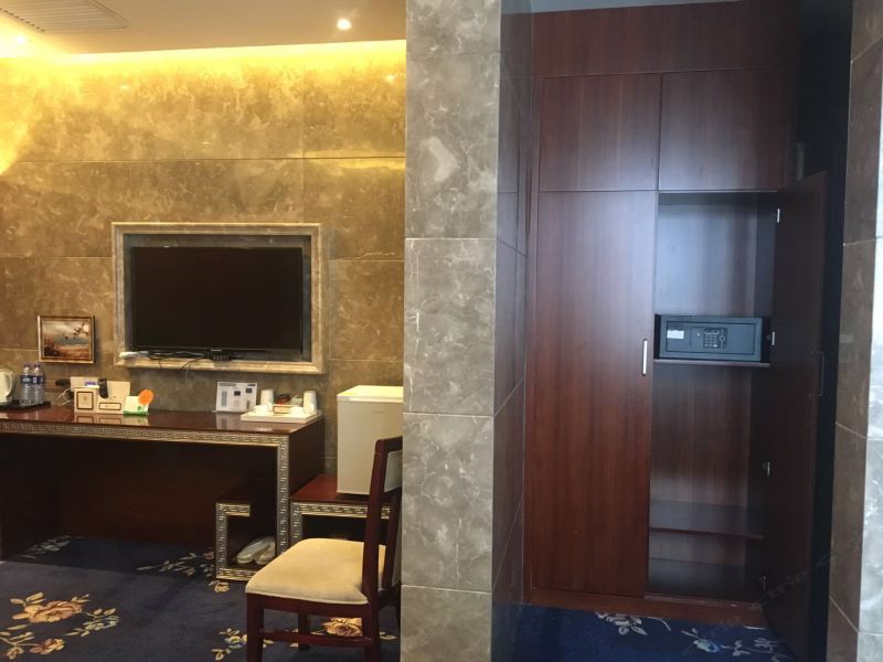 hotelPic