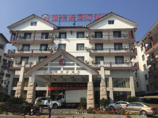 張家界玻璃棧道游跟團_張家界玻璃棧道旅游要多少錢2021_張家界玻璃棧道旅游費用