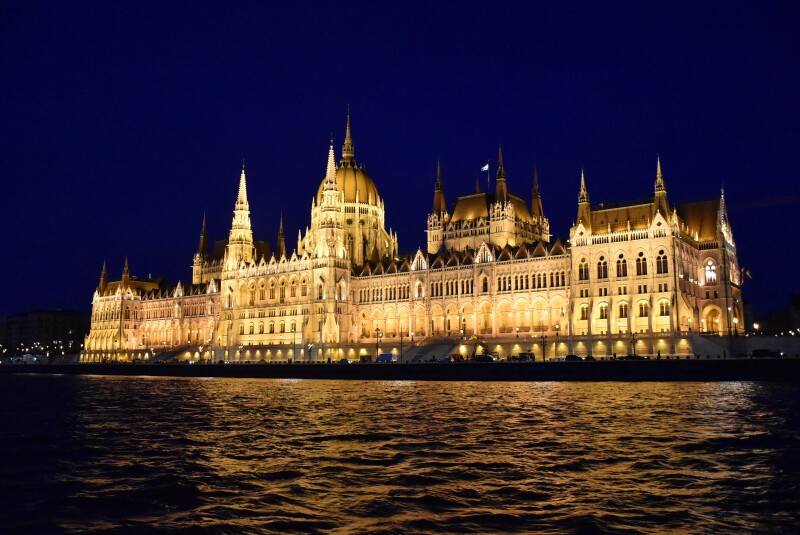 布达佩斯游记-夜游多瑙河,越夜越美丽