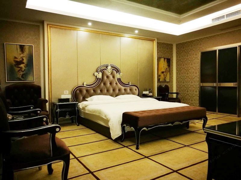 hotelPic