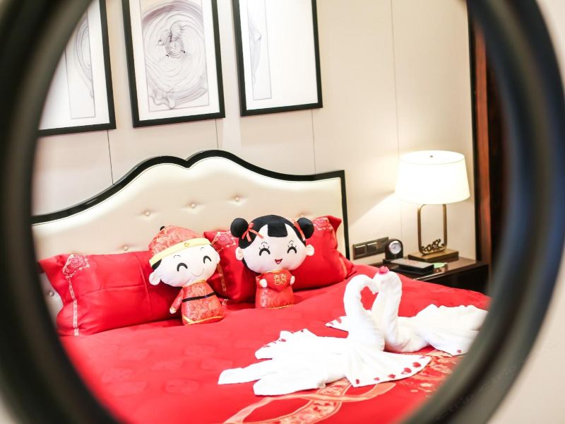 hotelPic
