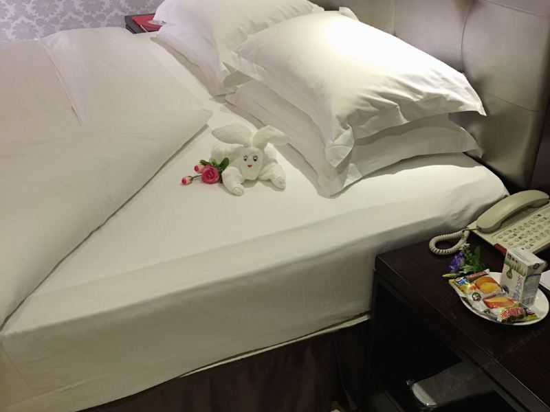 hotelPic